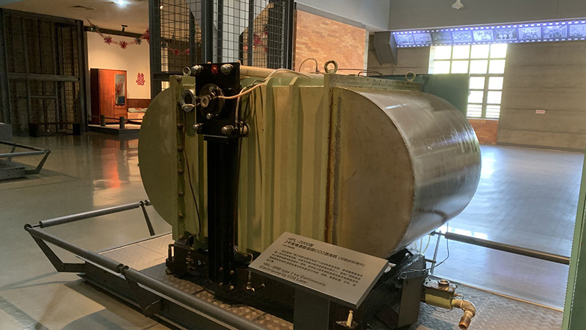 HPL-2000型2千瓦電激勵(lì)連續(xù)CO2激光機(jī)